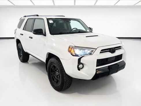 Used 2020 Toyota 4Runner Venture w/ Moonroof Package AWD/4WD image 3