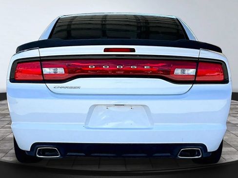 Used 2011 Dodge Charger SE RWD image 5