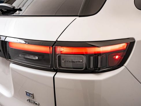Used 2024 Honda Prologue EX image 9
