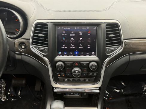 Used 2018 Jeep Grand Cherokee Overland w/ Interior Metal Package RWD image 21