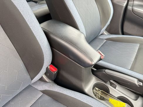 Used 2025 Nissan Versa SV FWD image 21