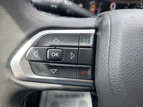 Used 2023 Jeep Compass Latitude image 18