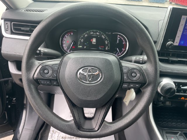 Used 2025 Toyota RAV4 LE AWD/4WD image 25