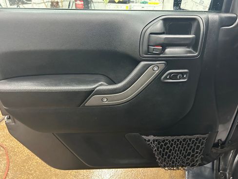Used 2017 Jeep Wrangler Unlimited Sport AWD/4WD image 10