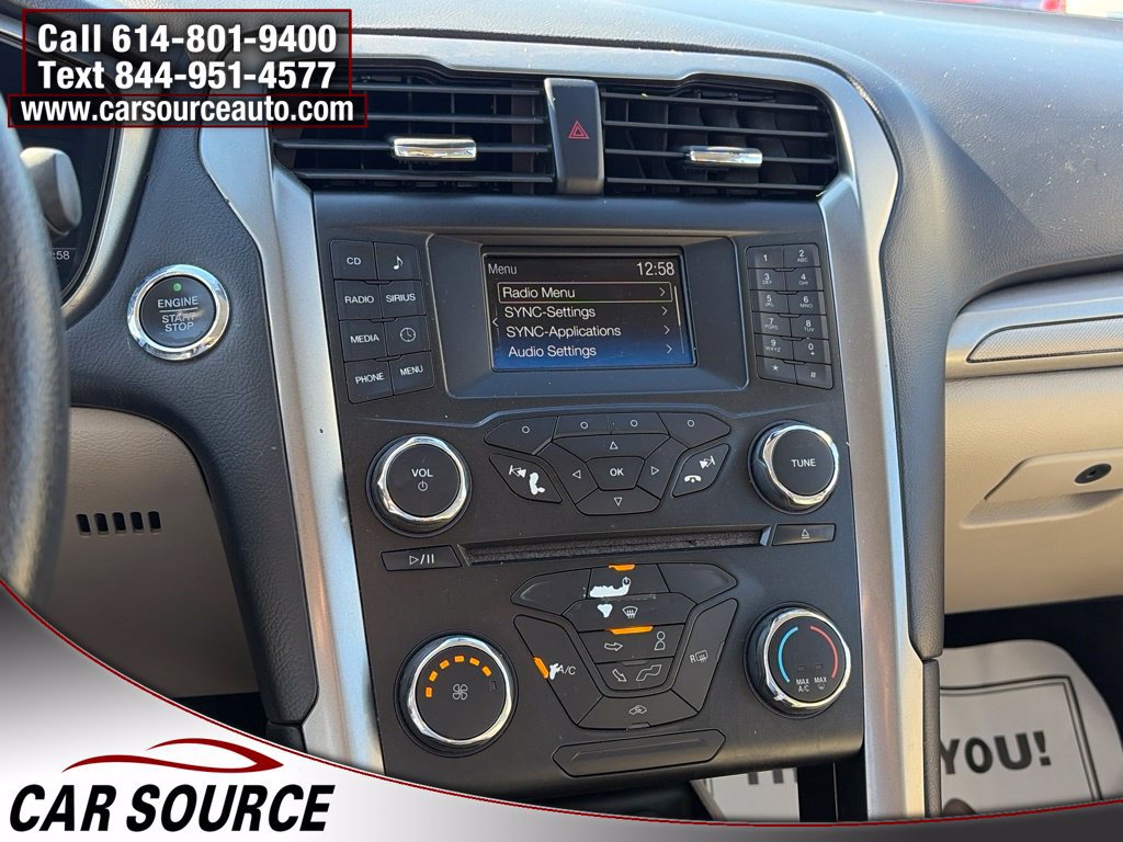Used 2018 Ford Fusion SE FWD image 19