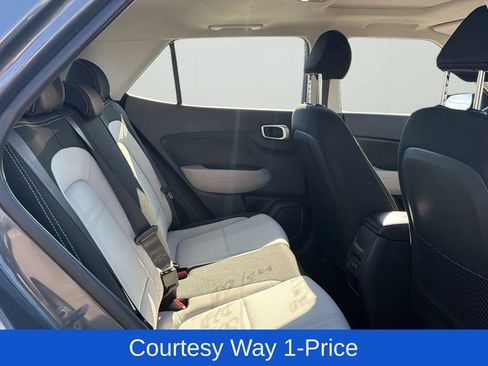 Used 2025 Hyundai Venue SEL FWD image 13