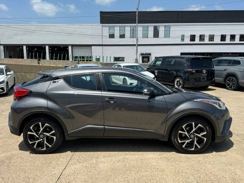Used 2018 Toyota C-HR XLE FWD image 7