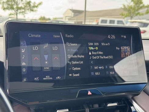 Used 2021 Toyota Venza Limited w/ Advanced Technology Package AWD/4WD image 3