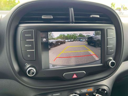 Used 2025 Kia Soul LX FWD image 17