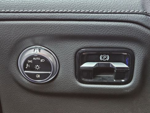 Used 2023 Mercedes-Benz EQS 580 4MATIC SUV image 19