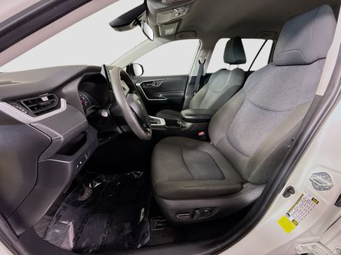 Used 2022 Toyota RAV4 XLE FWD image 22