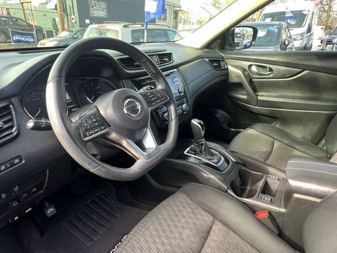 Used 2017 Nissan Rogue SV image 17