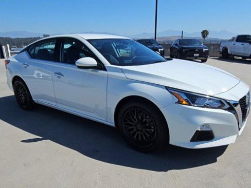 Used 2021 Nissan Altima 2.5 S FWD image 2