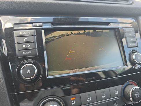 Used 2020 Nissan Rogue S w/ Special Edition Package FWD image 21
