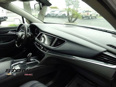 Used 2018 Buick Enclave Essence image 15