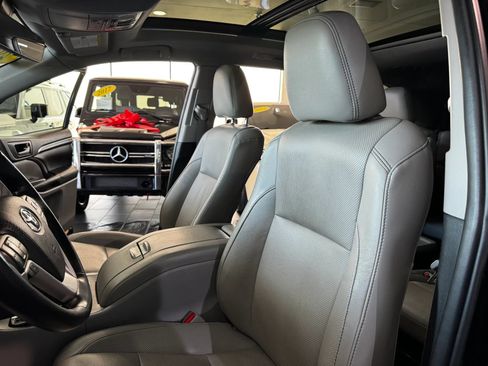 Used 2019 Toyota Highlander Limited Platinum w/ Protection Package #3 AWD/4WD image 10