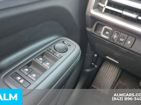 Used 2025 Hyundai Santa Fe SEL FWD image 18