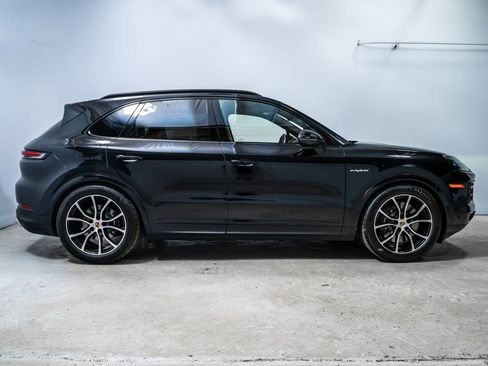 New 2026 Porsche Cayenne E-Hybrid AWD/4WD image 8