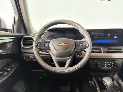 Used 2025 Chevrolet TrailBlazer LS w/ LS Convenience Package image 21
