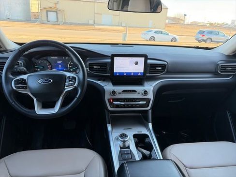 Used 2023 Ford Explorer XLT w/ Equipment Group 202A image 29