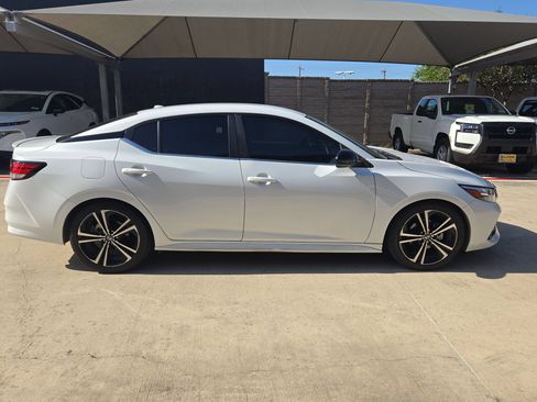 Used 2021 Nissan Sentra SR FWD image 2