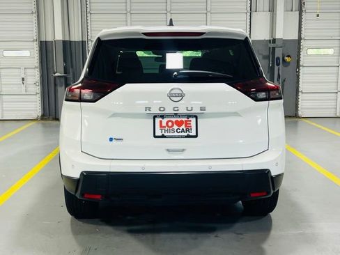 Used 2024 Nissan Rogue S FWD image 16