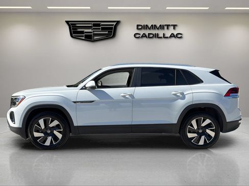 Used 2024 Volkswagen Atlas Cross Sport SE FWD image 2