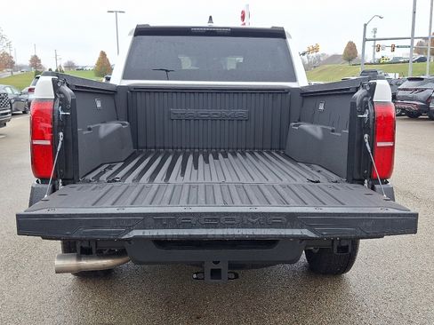 Used 2025 Toyota Tacoma SR image 28