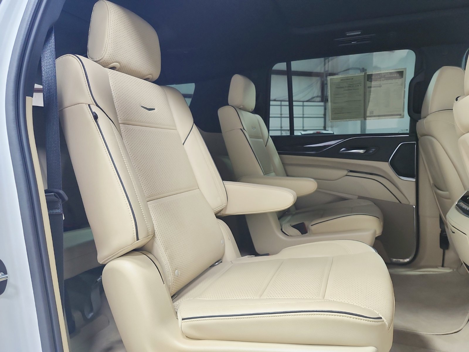 Used 2021 Cadillac Escalade ESV Premium Luxury AWD/4WD image 46