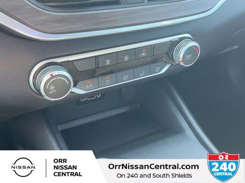 Used 2025 Nissan Altima 2.5 SV image 23