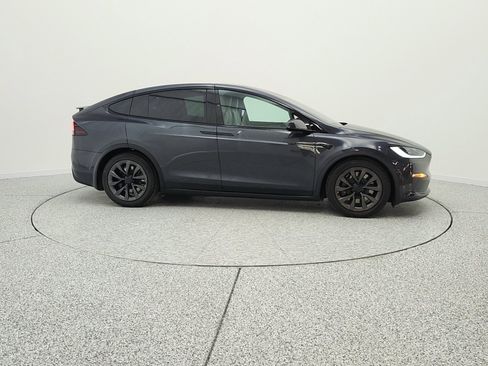 Used 2025 Tesla Model X image 4