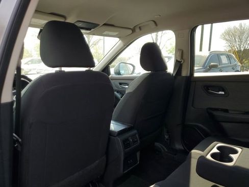 Used 2023 Nissan Rogue SV image 11