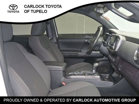 Used 2018 Toyota Tacoma TRD Off-Road AWD/4WD image 37