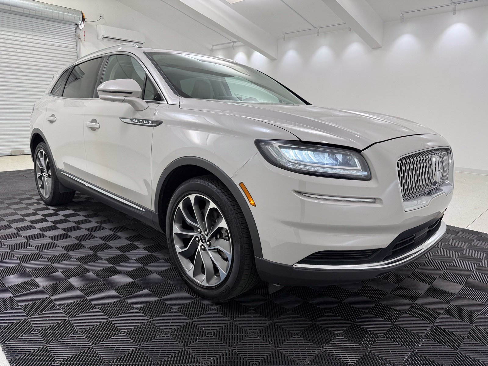 Used 2023 Lincoln Nautilus Reserve FWD image 1