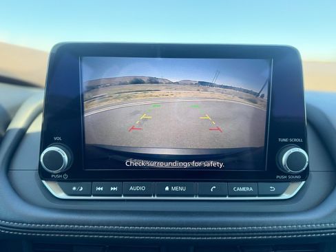 Used 2023 Nissan Rogue S AWD/4WD image 19