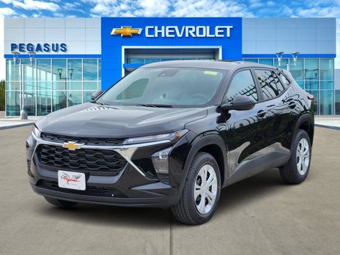 New 2026 Chevrolet Trax LS FWD image 2