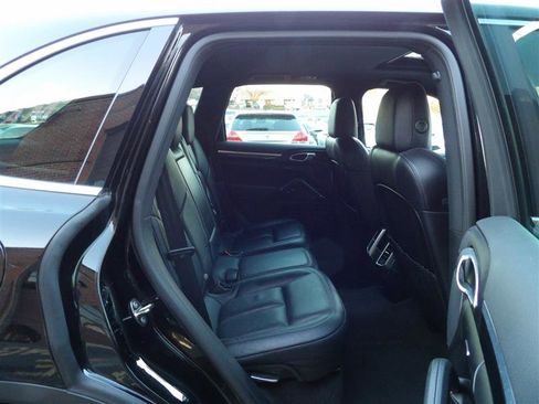 Used 2016 Porsche Cayenne image 16