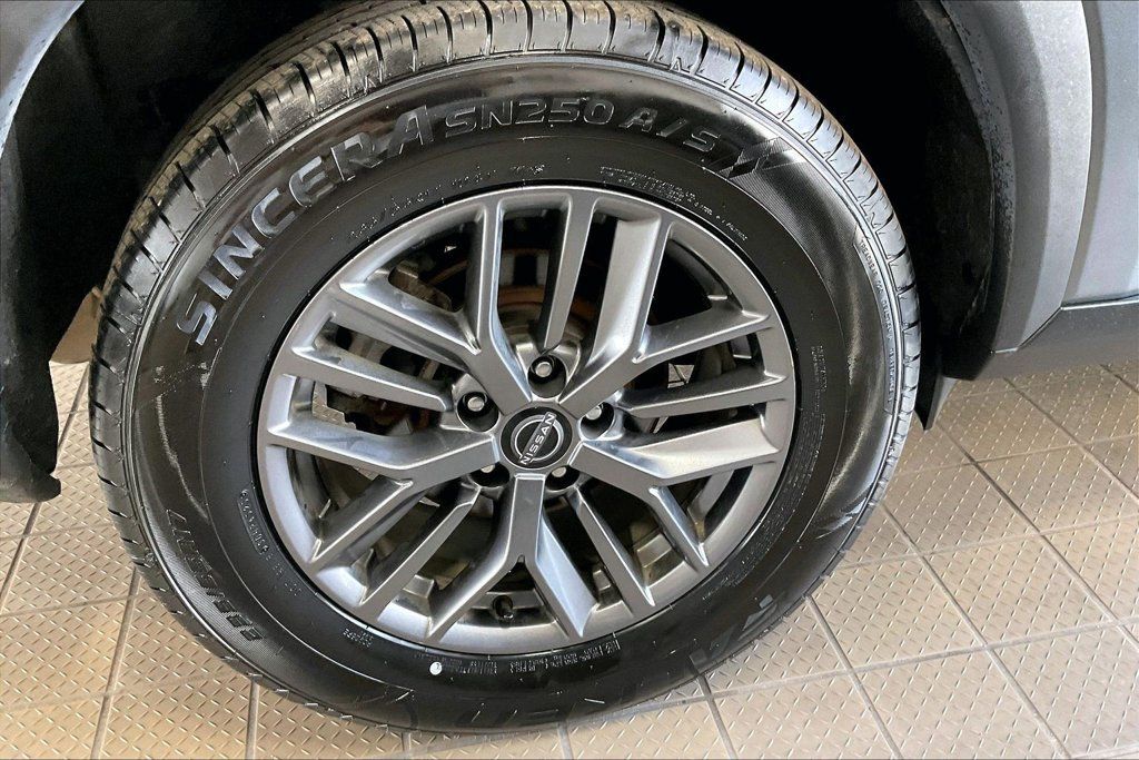Used 2023 Nissan Rogue S AWD/4WD image 35