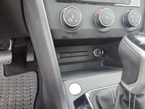 Used 2022 Volkswagen Taos SE w/ IQ.Drive SE Package image 12