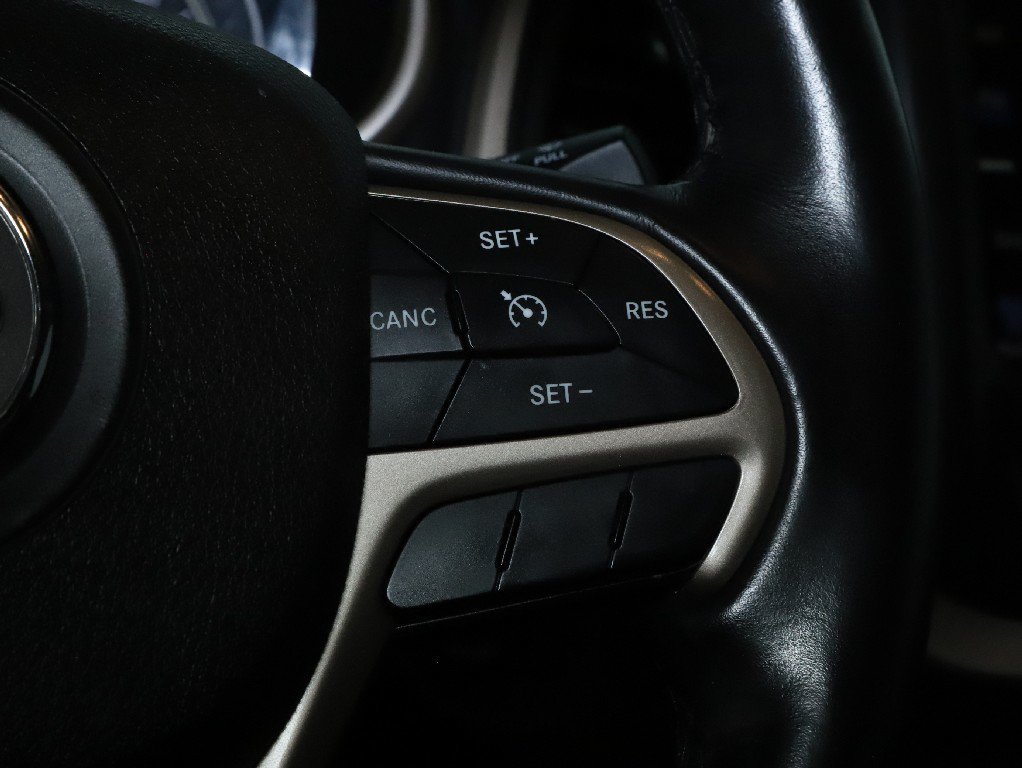 Used 2016 Jeep Cherokee High Altitude w/ Luxury Group AWD/4WD image 22