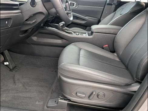 Certified 2026 Kia Sorento S w/ S Panoramic Sunroof Package FWD image 9