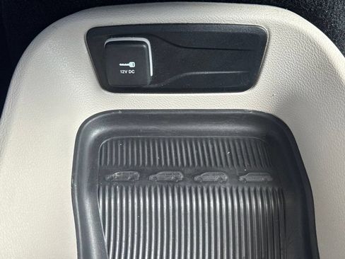 Used 2024 Chrysler Pacifica Touring-L FWD image 38
