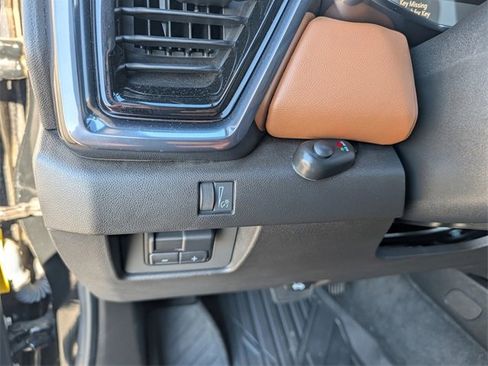 Used 2023 GMC Canyon AT4 w/ AT4 Premium Package image 18