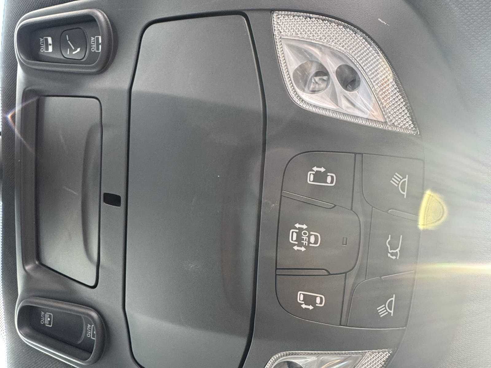 Used 2025 Chrysler Pacifica Limited FWD image 27