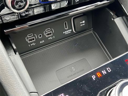 Used 2023 Jeep Grand Cherokee Overland w/ Luxury Tech Group IV image 34