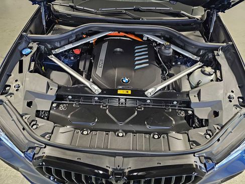 Used 2022 BMW X5 xDrive45e w/ M Sport Package image 9