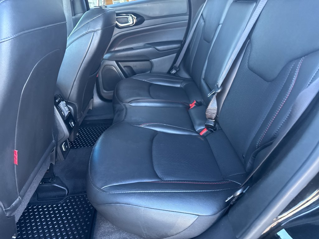Used 2025 Jeep Compass Trailhawk AWD/4WD image 27