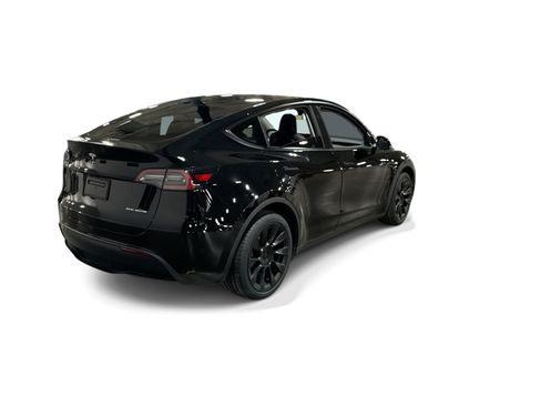 Certified 2023 Tesla Model Y Long Range AWD/4WD image 6