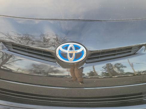 Used 2014 Toyota Prius Three image 5
