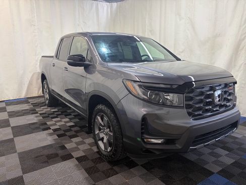 Used 2025 Honda Ridgeline TrailSport image 2